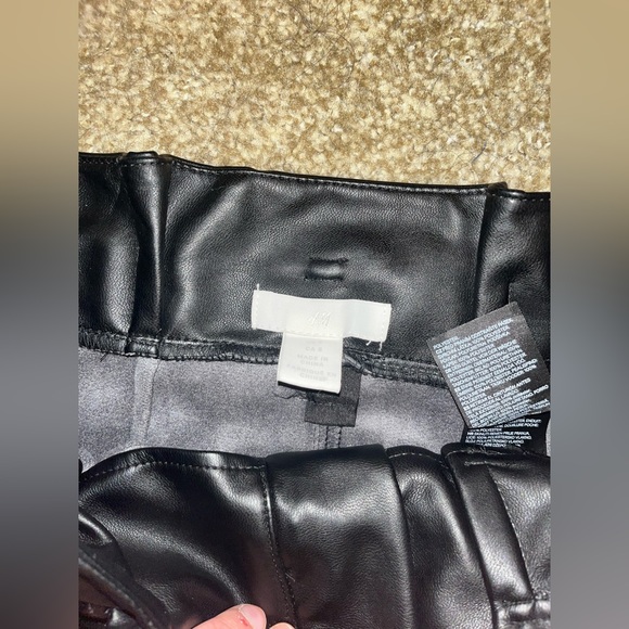 H&M pleather trouser-style cropped pants with cinched waist and belt. - Picture 4 of 5